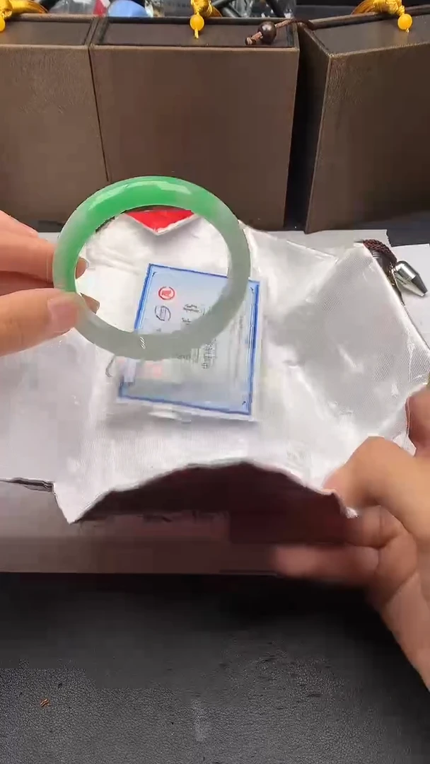 翡翠手镯未镶嵌126