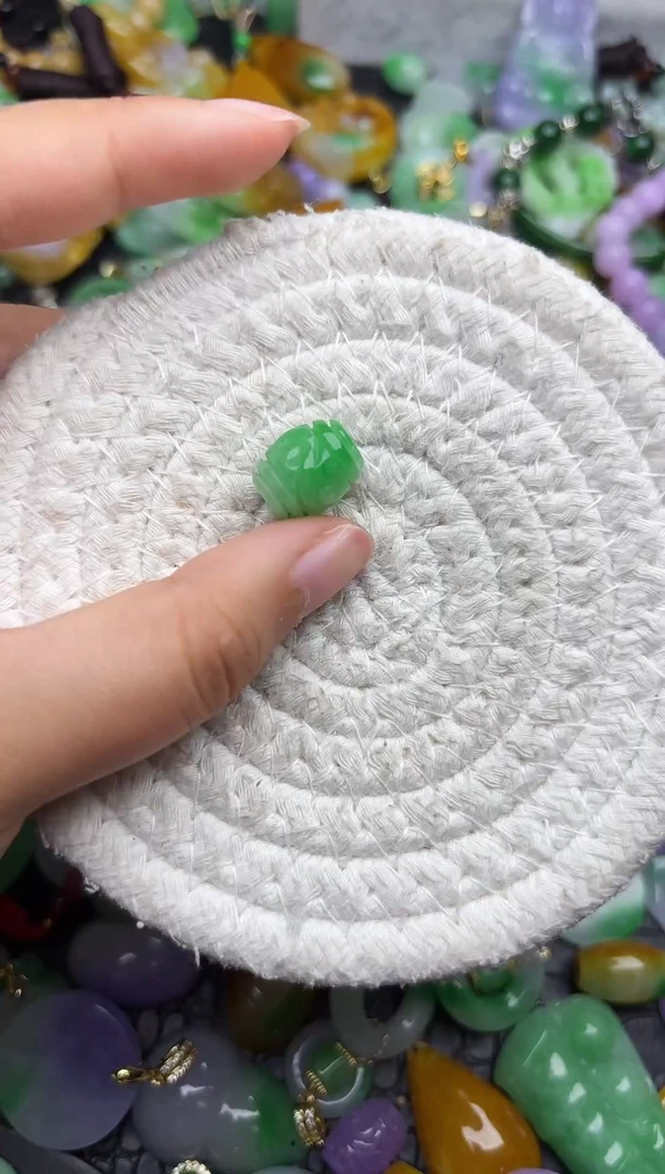 颈饰未镶嵌翡翠缅甸翡翠吊坠