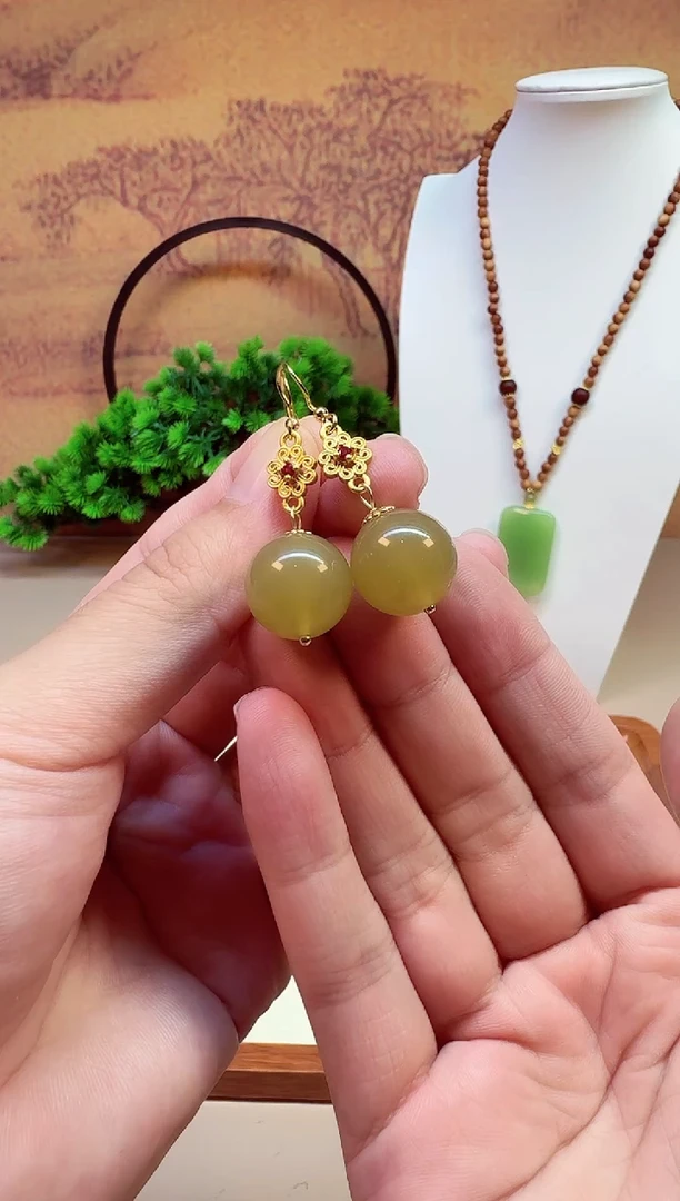 14K金镶嵌和田玉耳饰E192