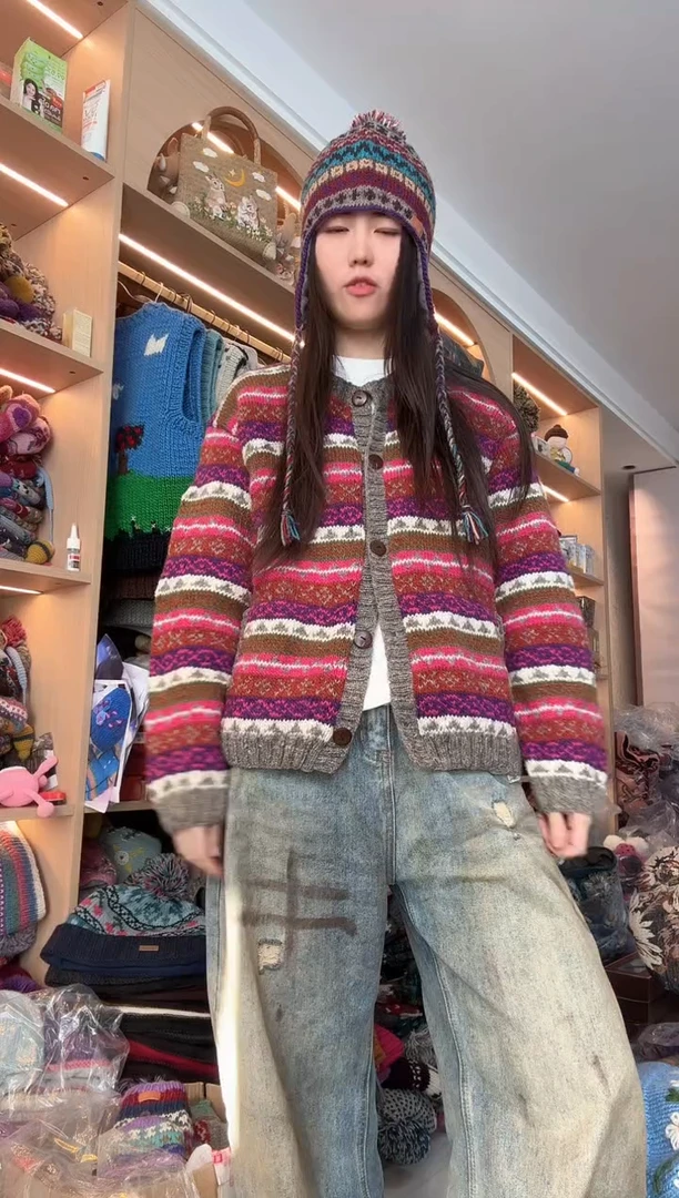 羊毛灰粉提花毛衣