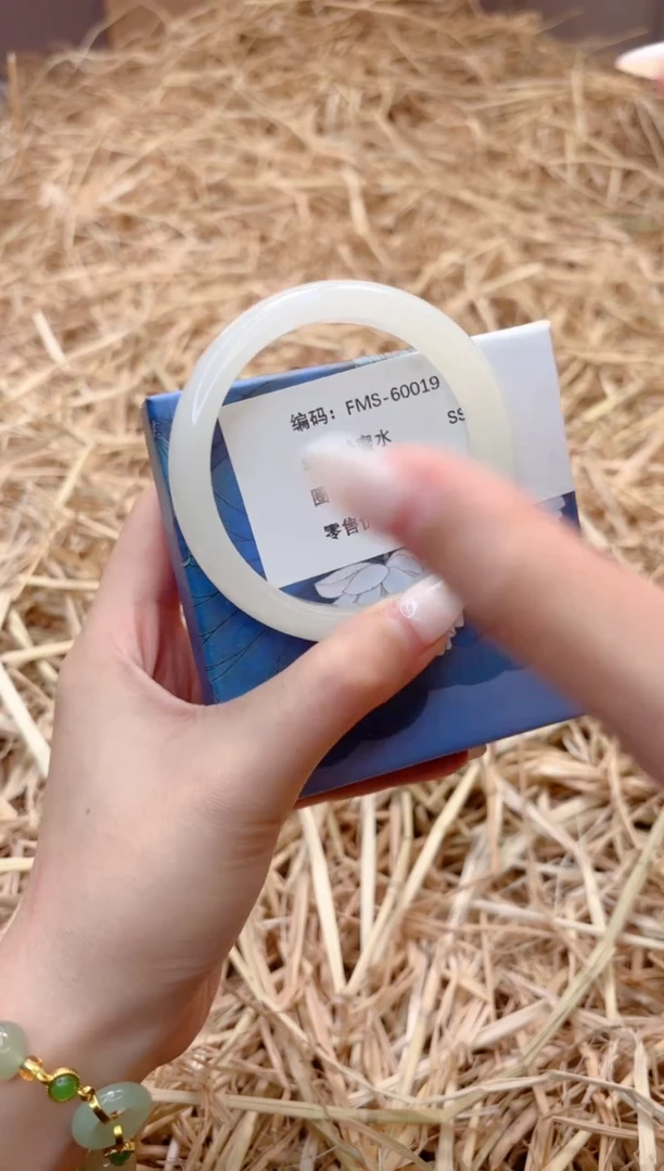 未镶嵌手镯石英质玉J60019-60