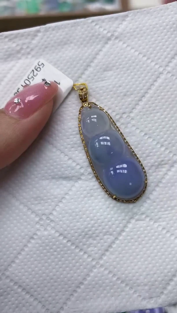 翡翠18K金镶嵌颈饰1111111111