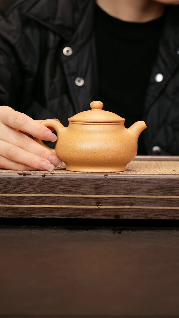 茶壶紫砂老宕口黄金段 潘壶220cc