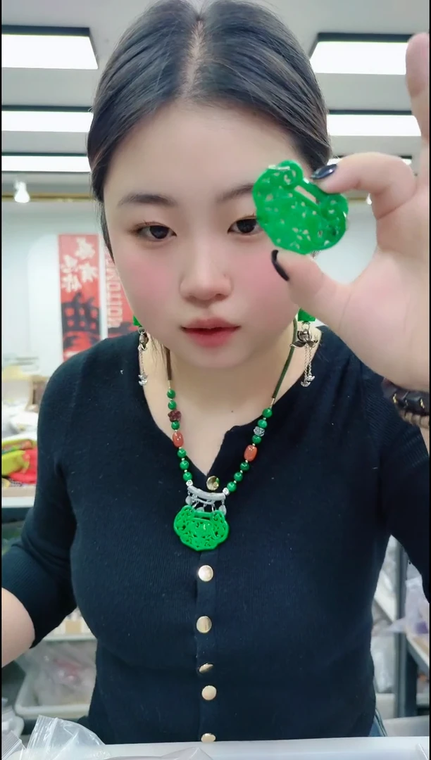 【闪购商品】翡翠颈饰未镶嵌1122绿雕刻锁