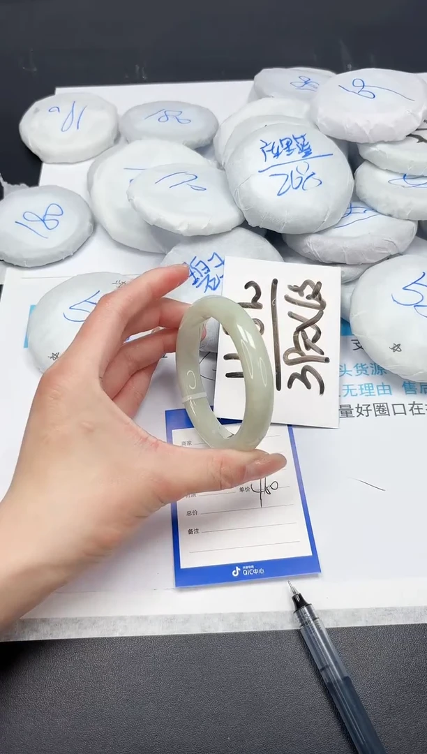 【闪购商品】和田玉手镯未镶嵌A286-57.5