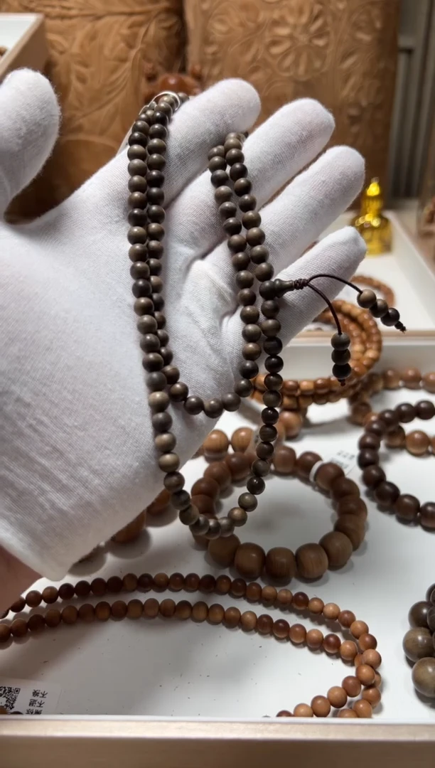 檀香木手串/手链O***。阴沉108