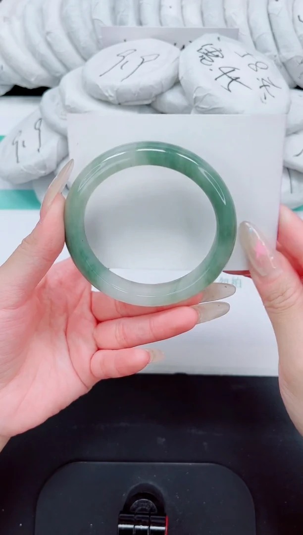 石英质玉手镯未镶嵌47-58.2