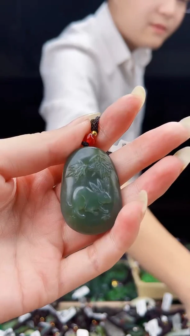 颈饰未镶嵌和田玉1