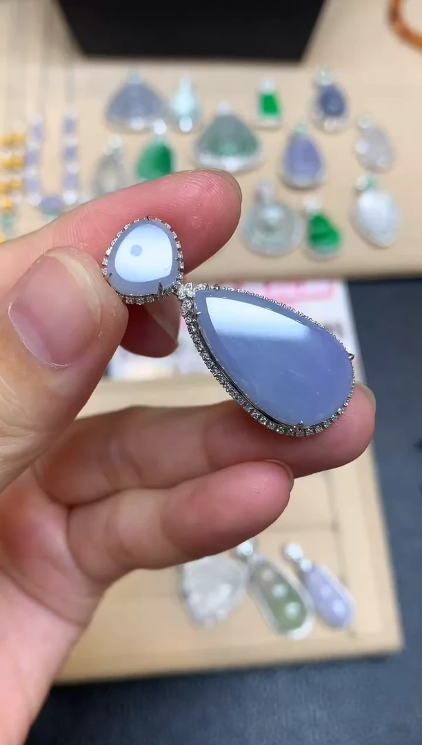 颈饰18K金镶嵌翡翠水滴【无服务费【48小时鉴赏期】