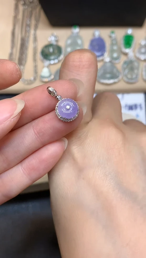 颈饰18K金镶嵌翡翠平安扣【无服务费