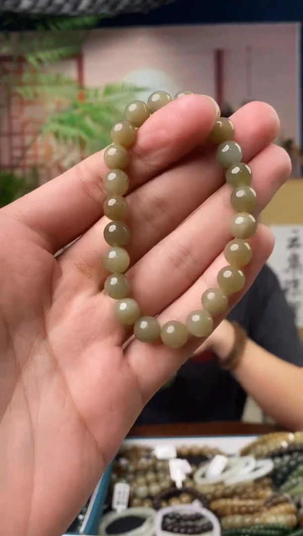 和田玉未镶嵌颈饰一物一拍