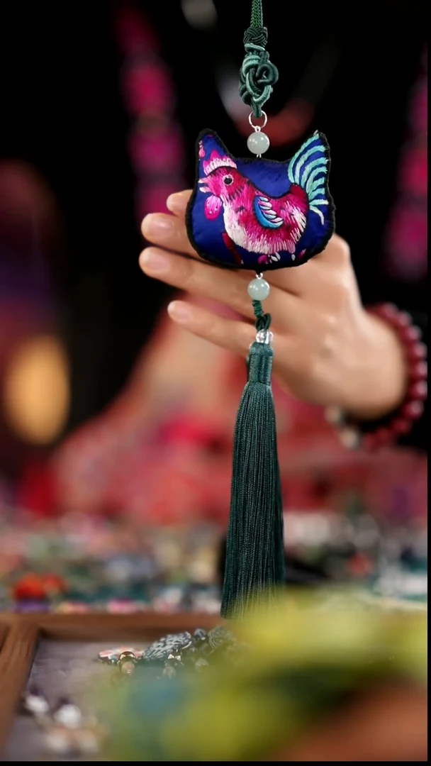 刺绣私人定制苗族手工W342