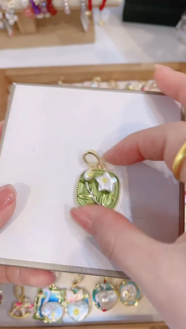 【闪购商品】淡水珍珠颈饰合金吊坠
