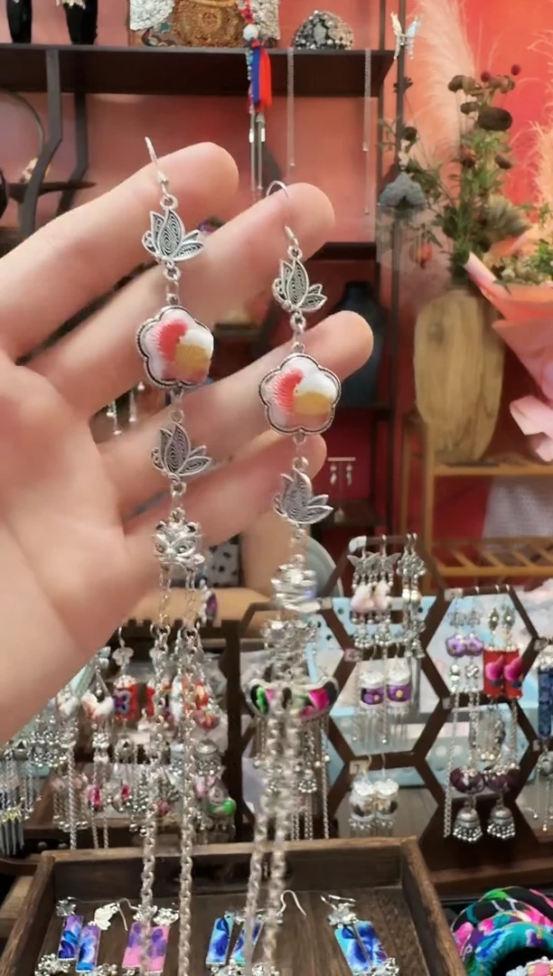 织绣云织谣民族风精美饰品 80