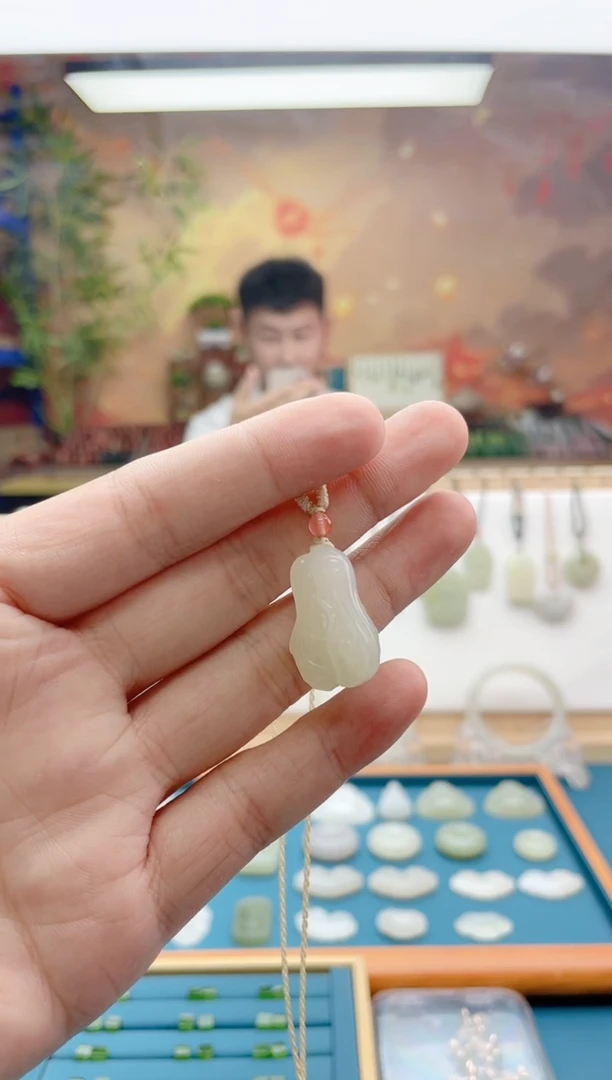 和田玉未镶嵌吊坠(赠链)白菜吊坠