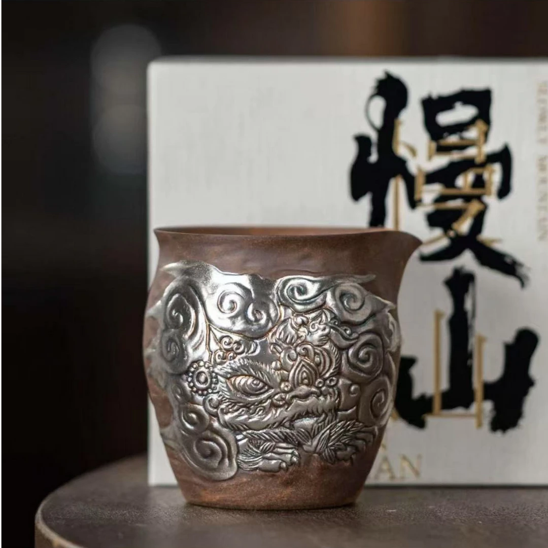 当代 慢山醒狮老岩泥公杯银刻工艺分茶器