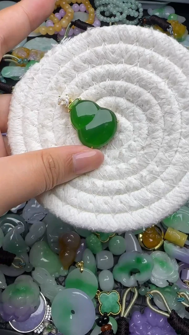 颈饰未镶嵌翡翠缅甸翡翠吊坠