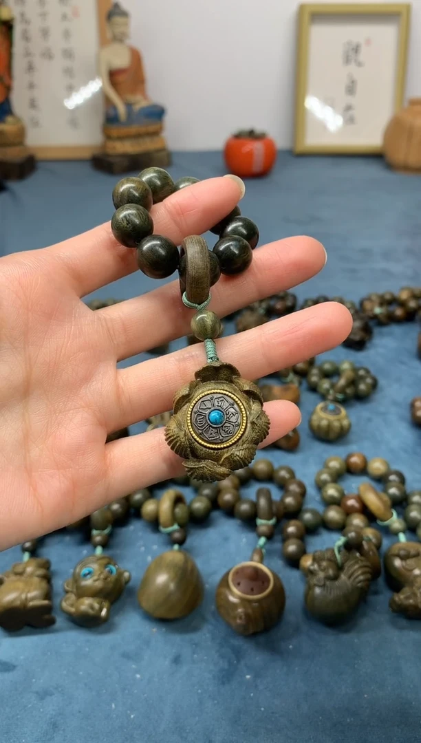 【闪购商品】维腊木（绿檀）把件好运连连 盘玩件