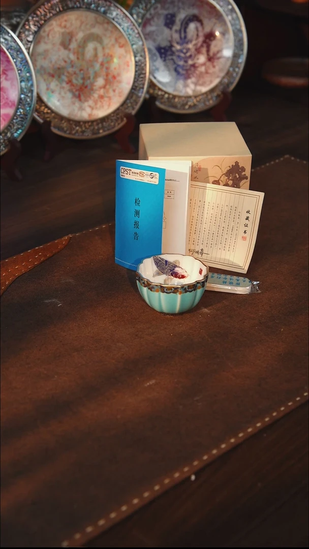 陶釉下彩锦鲤杯