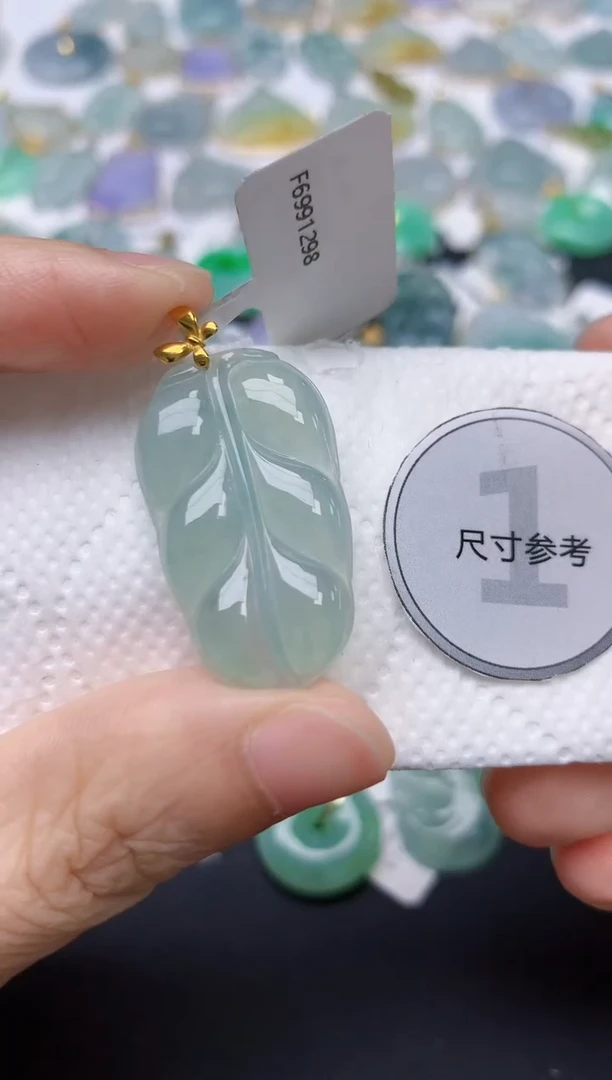 翡翠18K金镶嵌颈饰天然缅甸A货翡