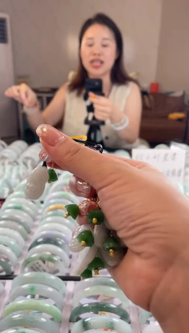 翡翠手镯未镶嵌多样性发货 发一件