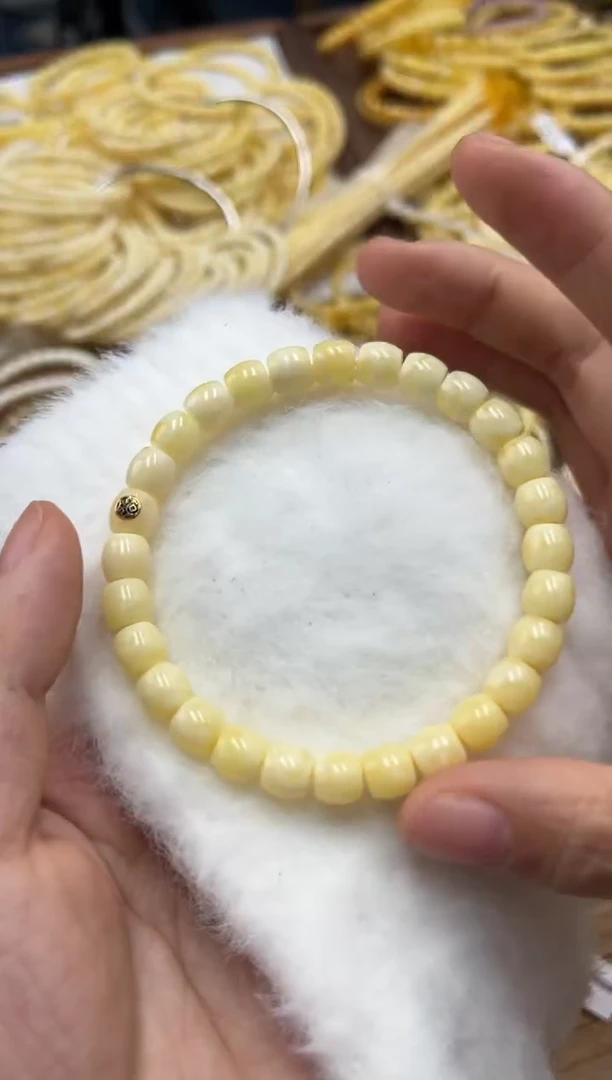 【闪购商品】蜜蜡裸石未镶嵌大肥蛙（有瑕）