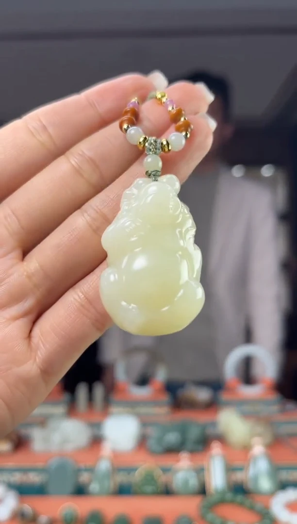 颈饰未镶嵌和田玉佩佩