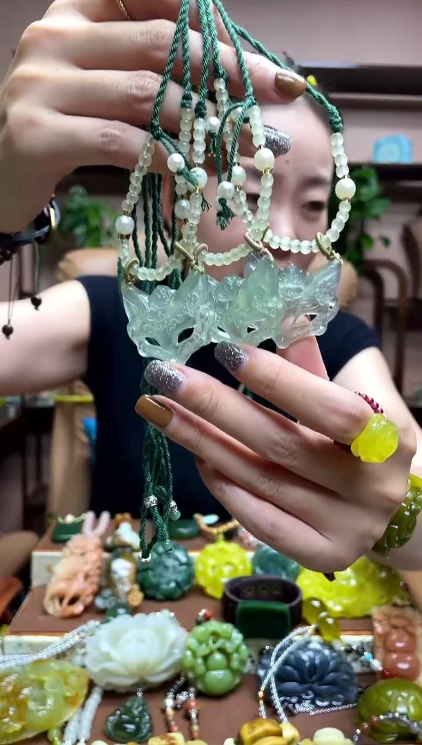 未镶嵌岫玉吊坠多样性发货发其中之一