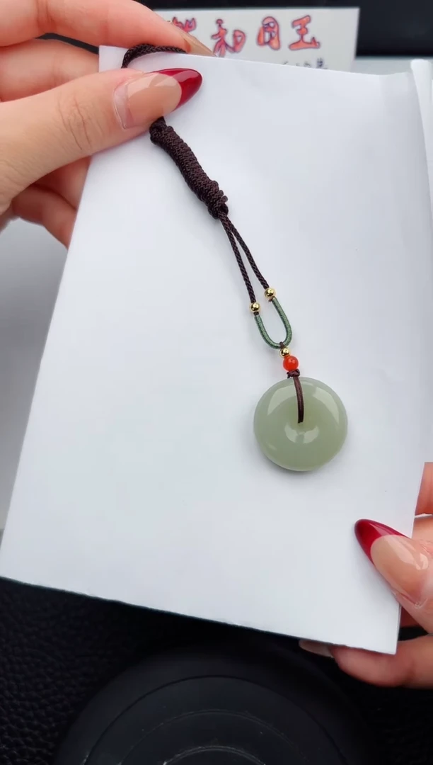 【闪购商品】和田玉吊坠(赠链)未镶嵌165微色差T129