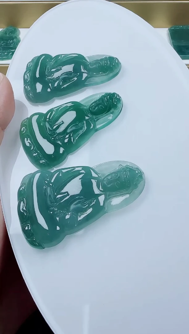 翡翠未镶嵌颈饰素衣多样性发其一