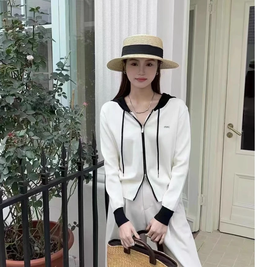 春季长袖连帽针织衫女短款2025新款百搭洋气拉链开衫春秋时尚休闲