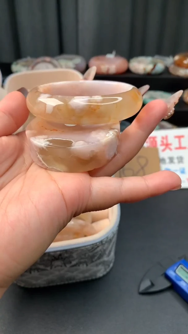 未镶嵌手镯石英质玉（56圈口）赠送镯心