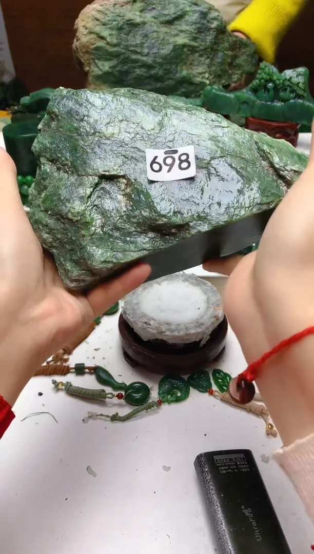 未镶嵌和田玉（碧玉）珠宝半成品1