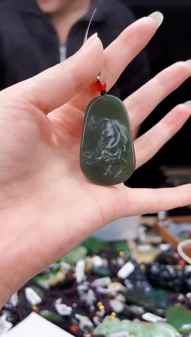 颈饰未镶嵌和田玉1