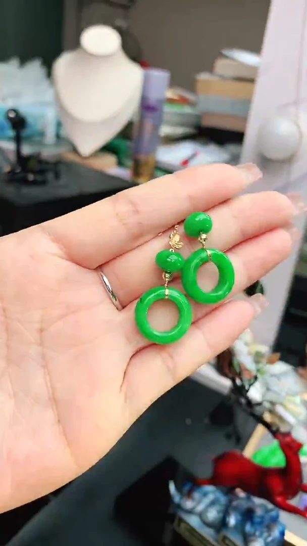 18K金镶嵌翡翠耳饰赠礼盒证书