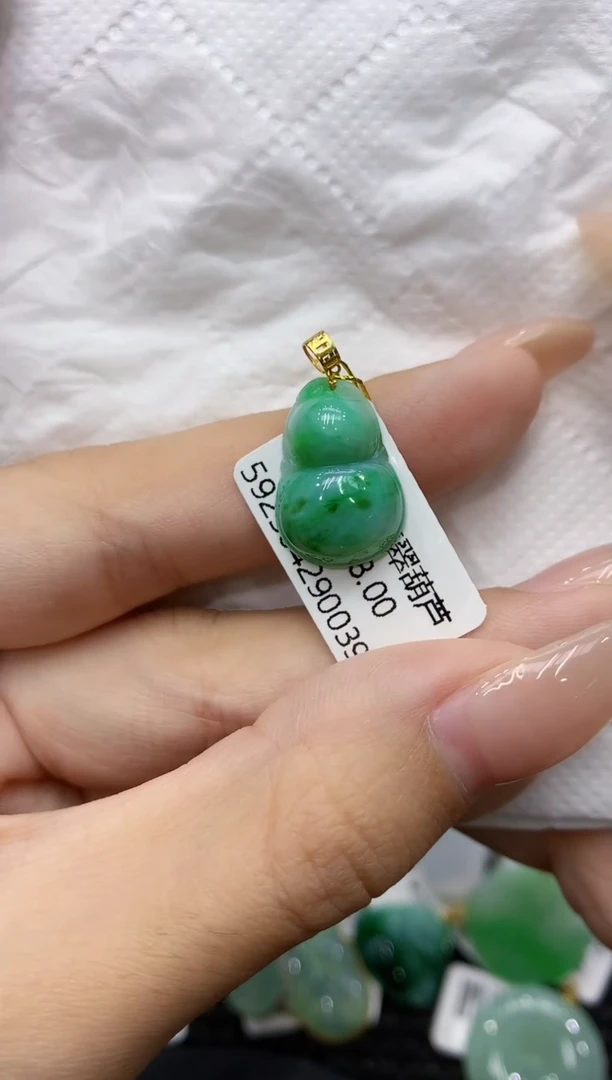 颈饰18K金镶嵌翡翠111111111111