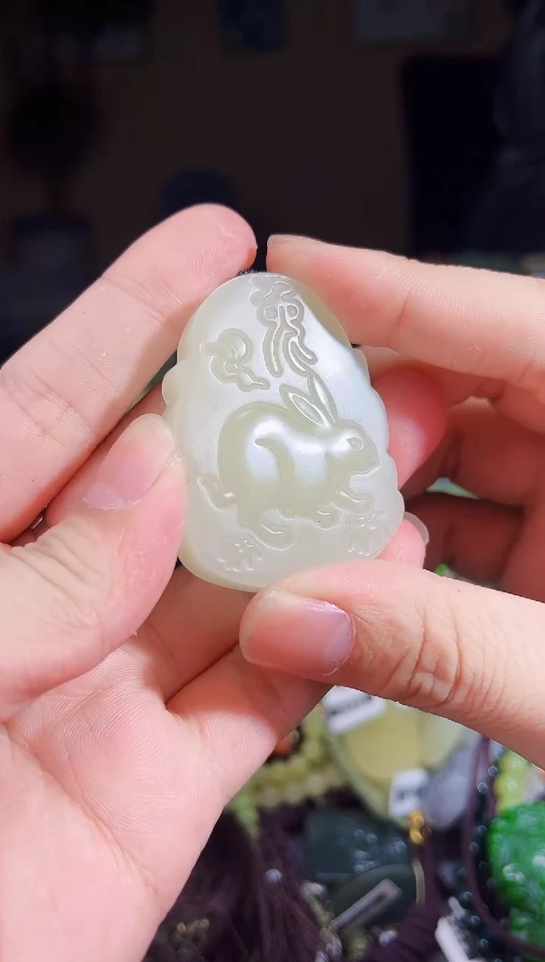 玉未镶嵌拍一发一兔