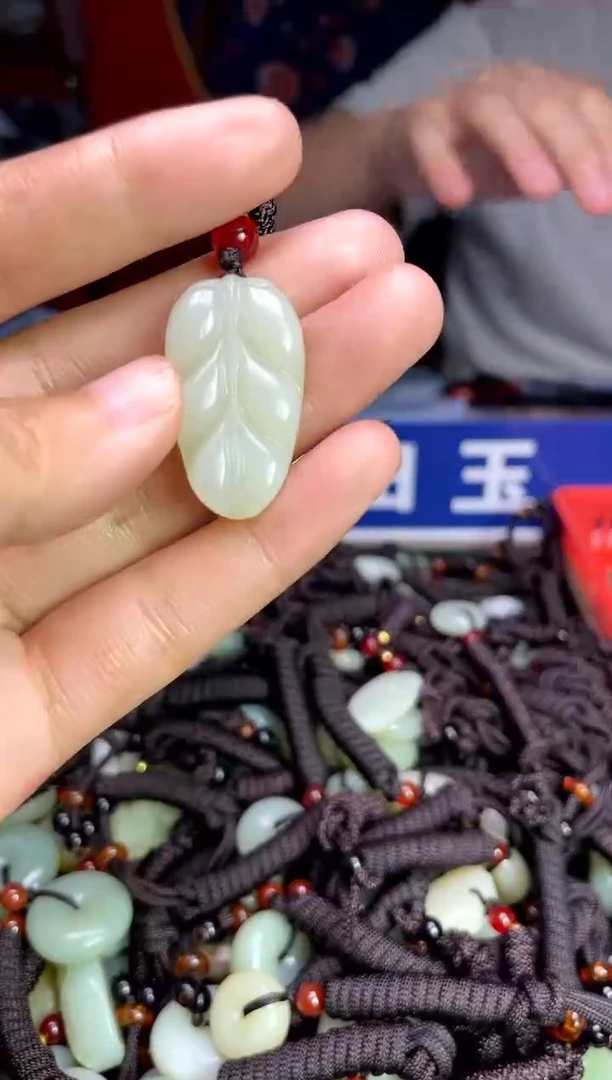 未镶嵌和田玉挂件1
