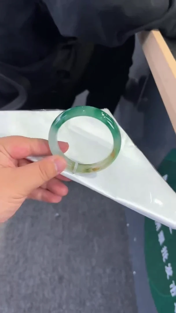 石英质玉（非洲翠）手镯未镶嵌非洲翠/精美非洲翠手镯