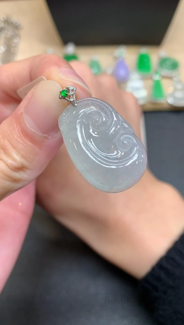 【闪购商品】翡翠颈饰18K金镶嵌如意【无服务费】