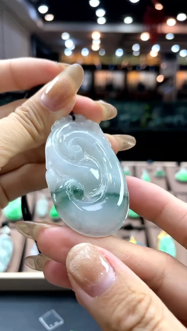 【闪购商品】翡翠颈饰未镶嵌如意