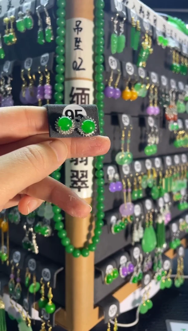 【闪购商品】翡翠耳饰银S925镶嵌95....