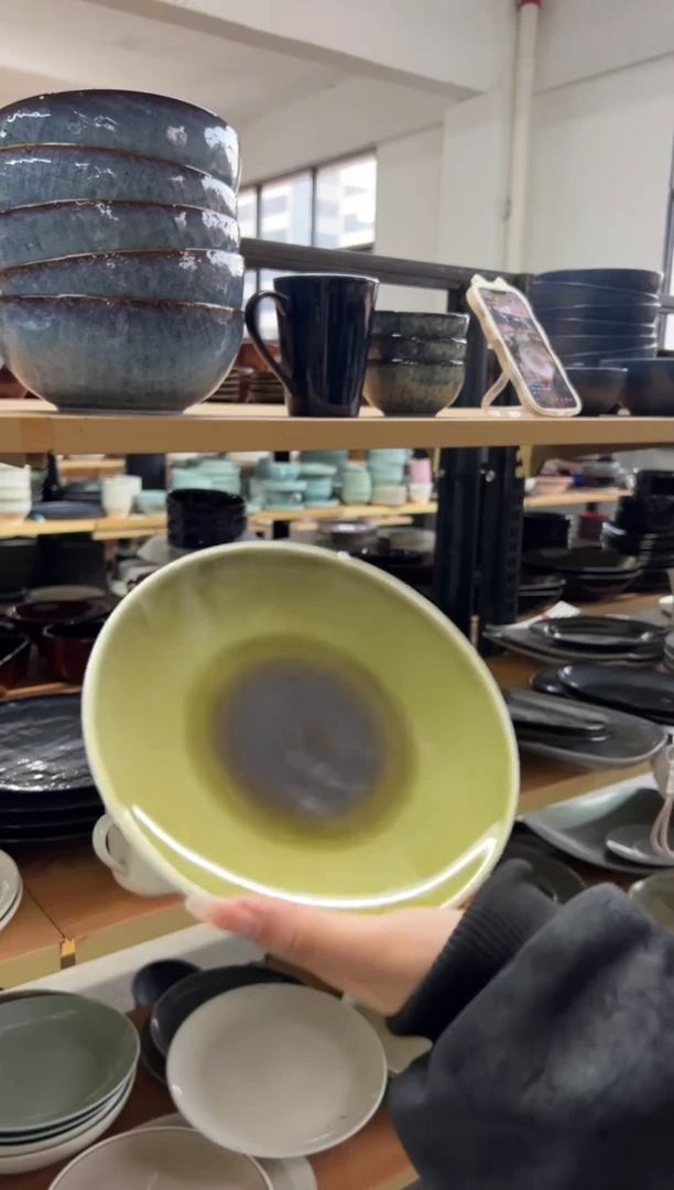 新骨瓷083瑕疵  明微绿 7,5寸 棕心 平盘
