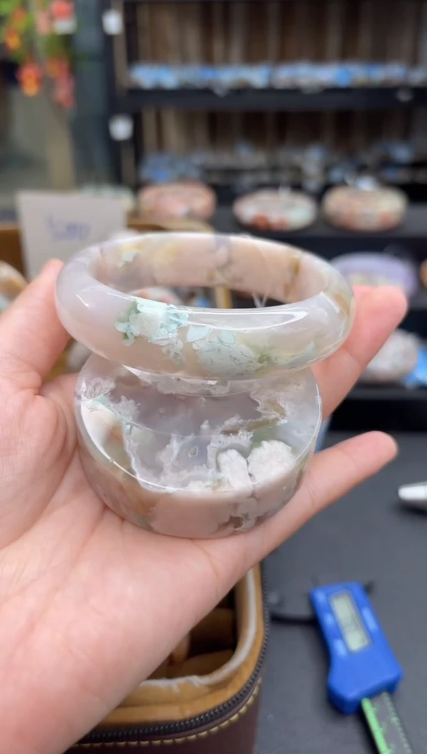 石英质玉手镯未镶嵌300(65圈赠送镯心)