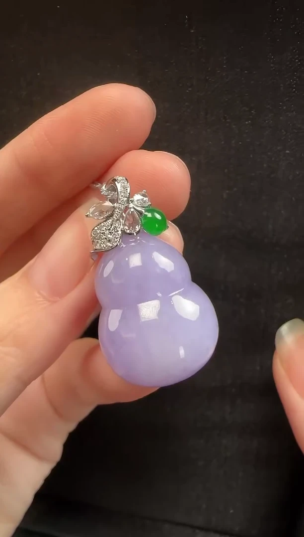 颈饰18K金镶嵌翡翠142葫芦一个