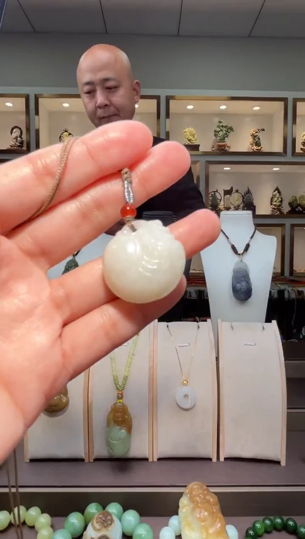 颈饰未镶嵌和田玉苏