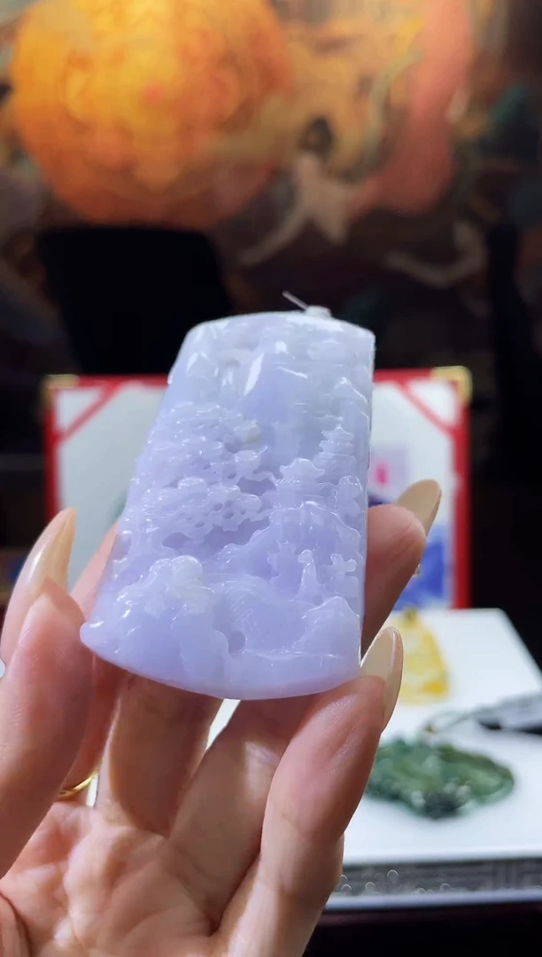 翡翠未镶嵌颈饰多样性发其一