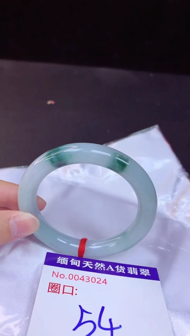 【闪购商品】翡翠手镯未镶嵌54+             