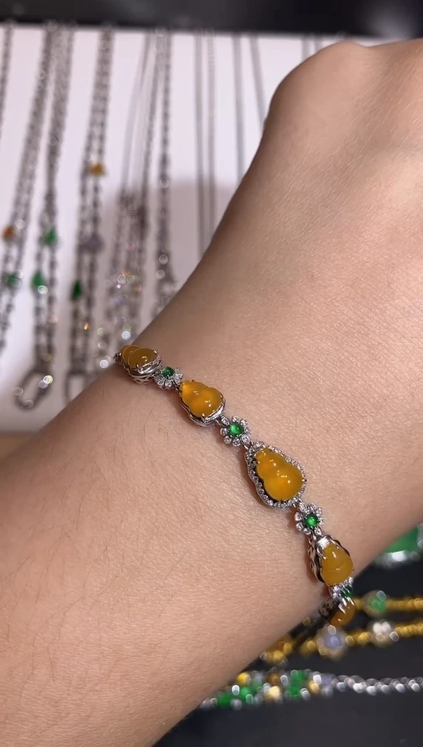 颈饰18K金镶嵌翡翠手链