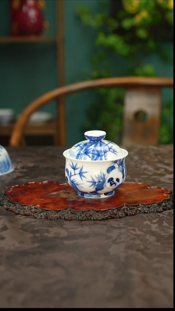 画堂春手绘熊猫二才盖碗